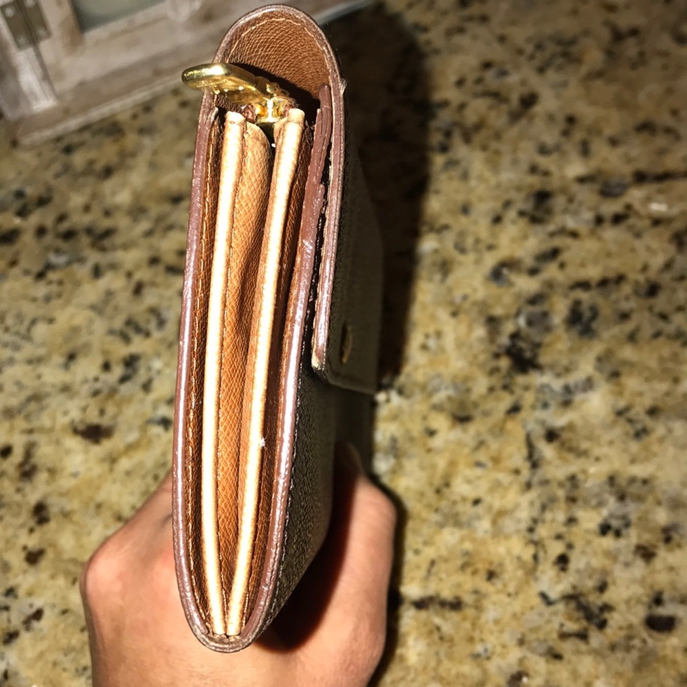 AUTHENTIC LV Sarah Wallet - Picture 6 of 8